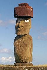 Ahu Ko Te Riku: Dies ist der einzige Moai, dem man Augen eingesetzt hat (Bild aus wikipedia (de.wikipedia.org/wiki/Moai)
